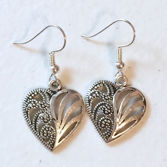 NWOT Heart Pewter Earrings - Picture 1 of 1